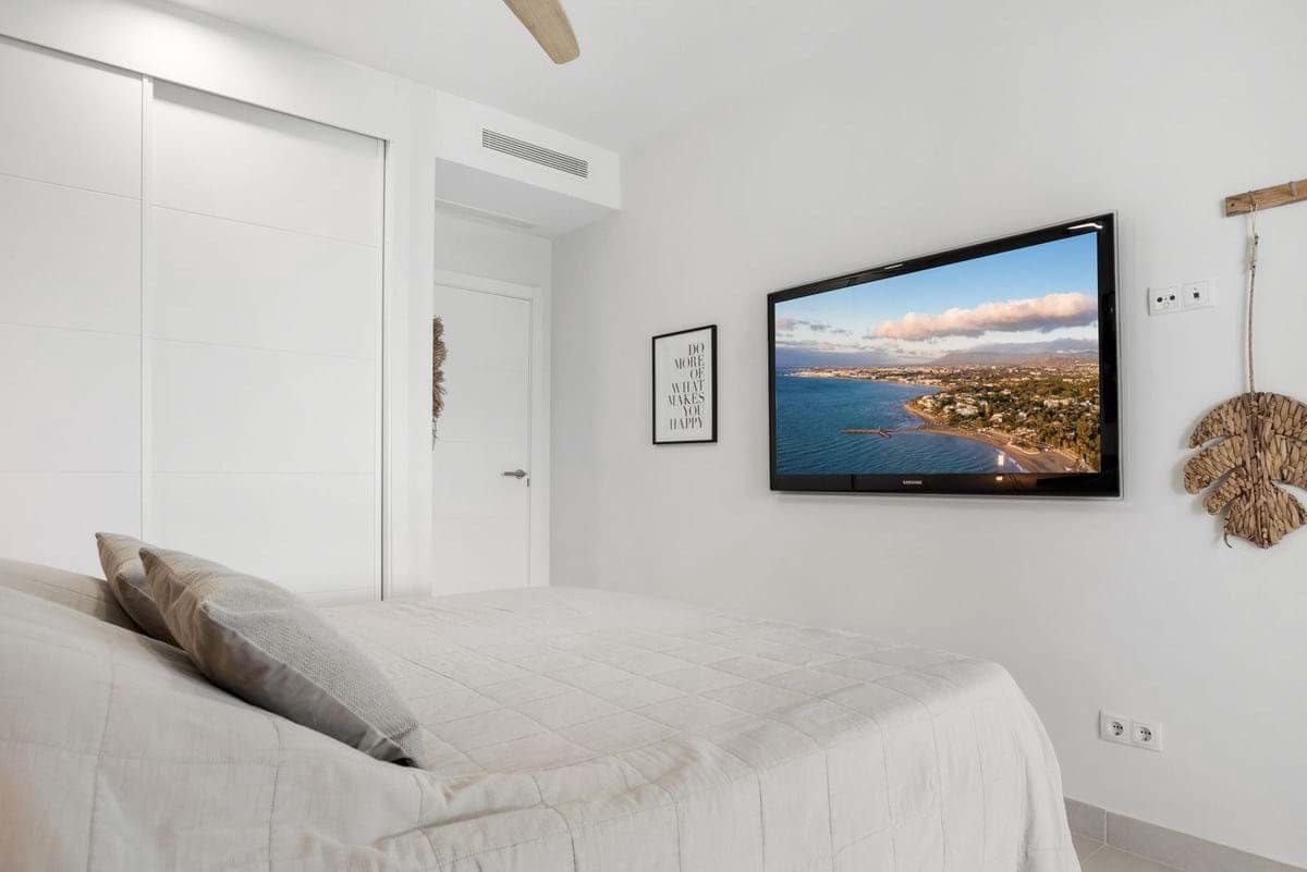 Apartamento de 2 habitaciones en Estepona en venta con piscina garaje - 495.000 € (Ref: 9297151)