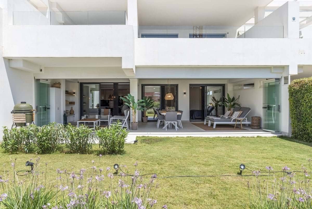 Apartamento de 2 habitaciones en Estepona en venta con piscina garaje - 495.000 € (Ref: 9297151)