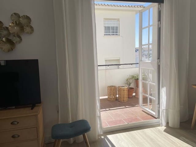 Apartamento de 2 habitaciones en Estepona en venta - 305.000 € (Ref: 9297152)