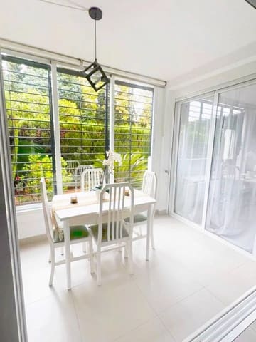 Apartamento de 2 habitaciones en Marbella en venta con piscina - 395.000 € (Ref: 9298801)