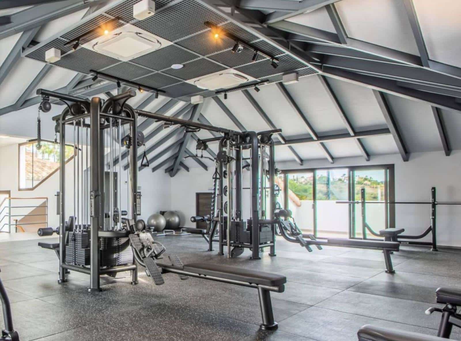 Apartamento de 2 habitaciones en Marbella en venta con piscina garaje - 475.000 € (Ref: 9301513)