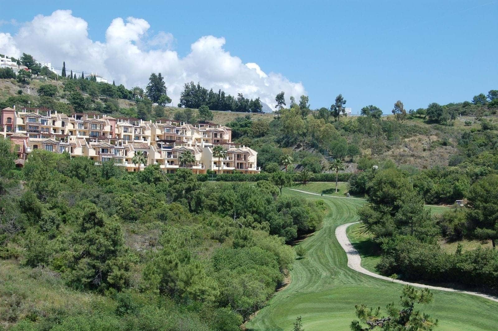 Apartamento de 2 habitaciones en Marbella en venta con piscina garaje - 475.000 € (Ref: 9301513)