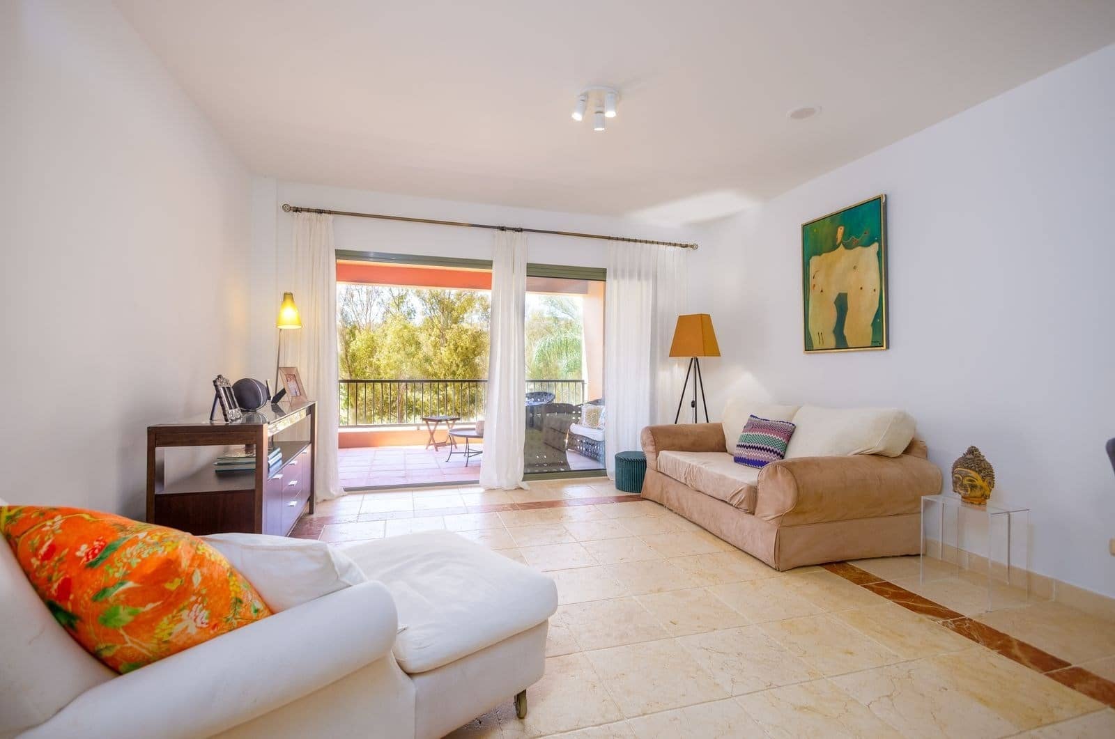 Apartamento de 2 habitaciones en Estepona en venta con piscina garaje - 420.000 € (Ref: 9301784)