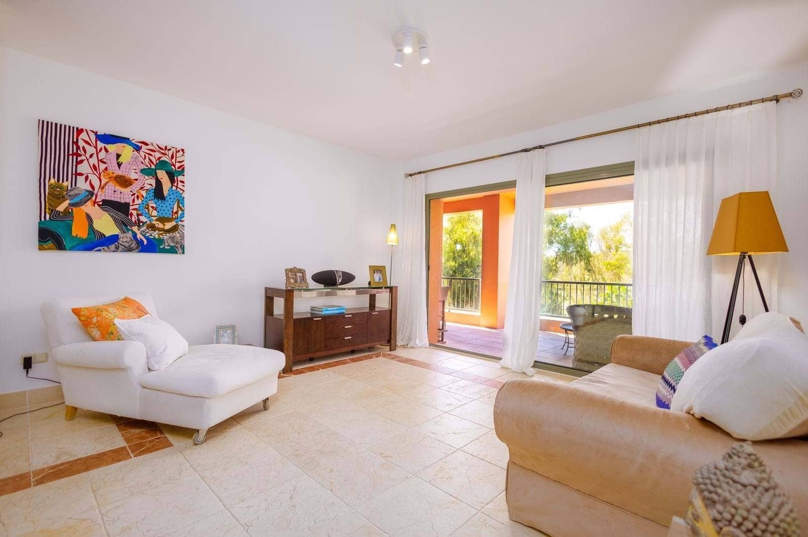 Apartamento de 2 habitaciones en Estepona en venta con piscina garaje - 420.000 € (Ref: 9301784)