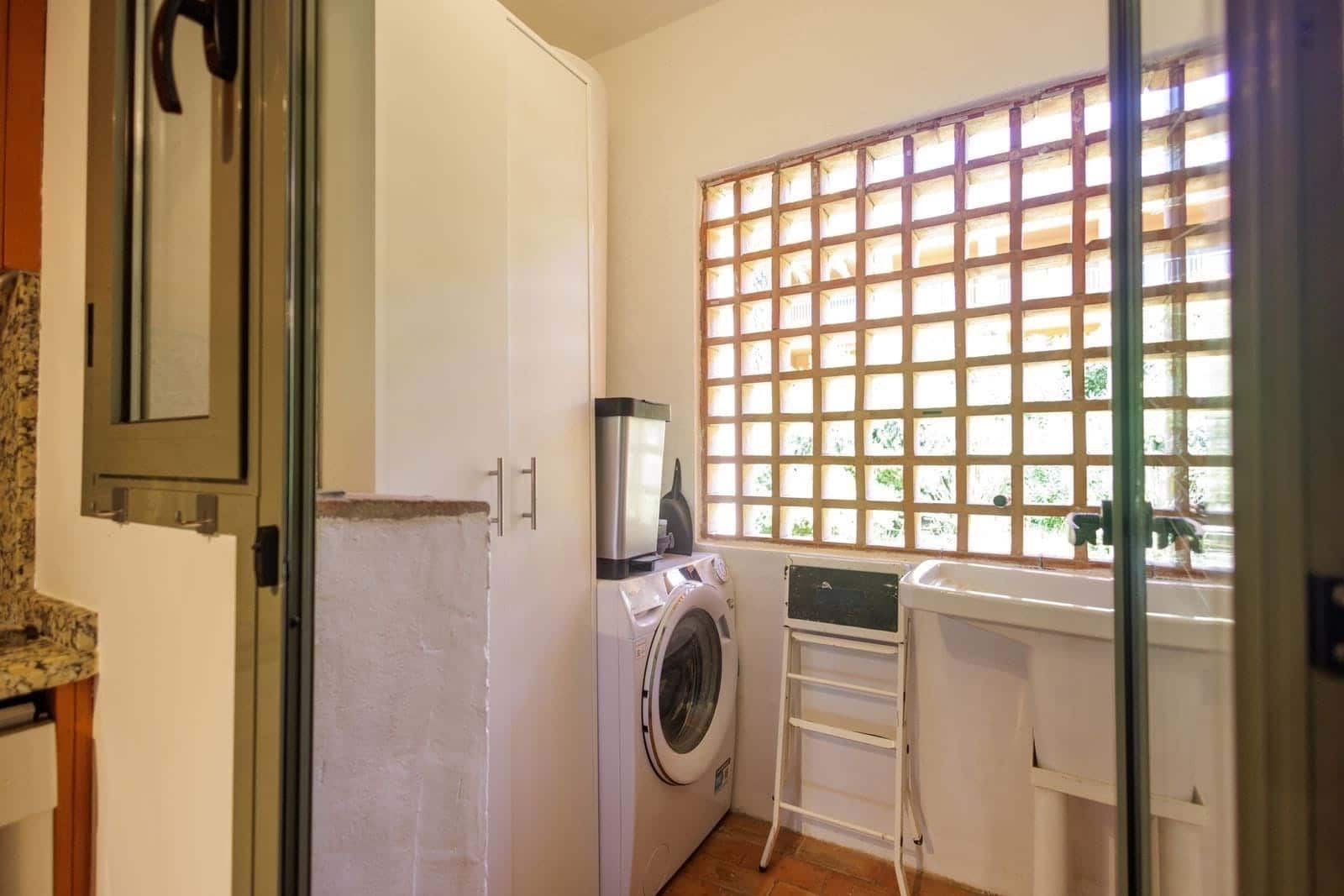 Apartamento de 2 habitaciones en Estepona en venta con piscina garaje - 420.000 € (Ref: 9301784)