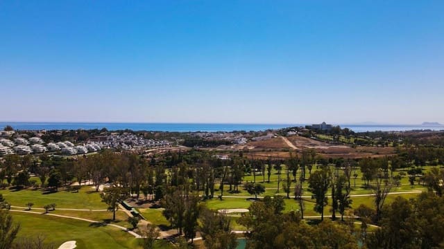 Apartamento de 2 habitaciones en Estepona en venta con piscina garaje - 420.000 € (Ref: 9301784)