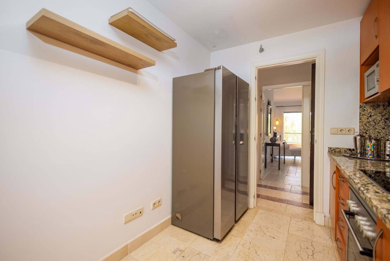 Apartamento de 2 habitaciones en Estepona en venta con piscina garaje - 420.000 € (Ref: 9301784)