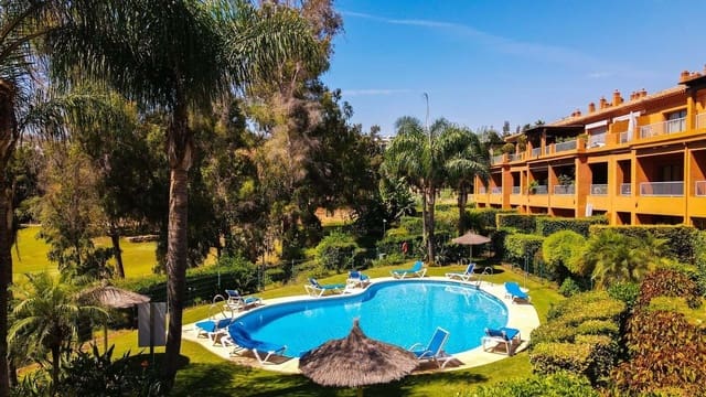 Apartamento de 2 habitaciones en Estepona en venta con piscina garaje - 420.000 € (Ref: 9301784)