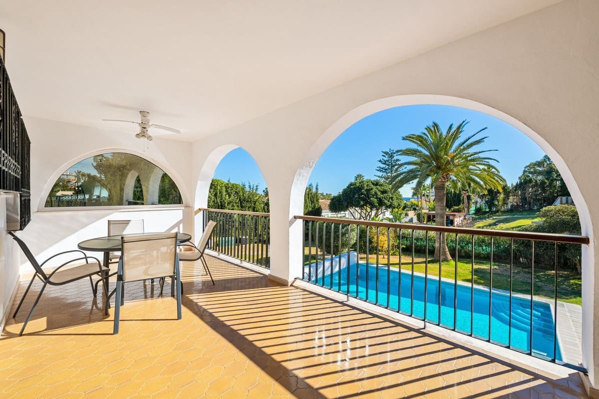 5 bedroom Villa for sale in Marbella with pool garage - € 1,399,000 (Ref: 9301964)