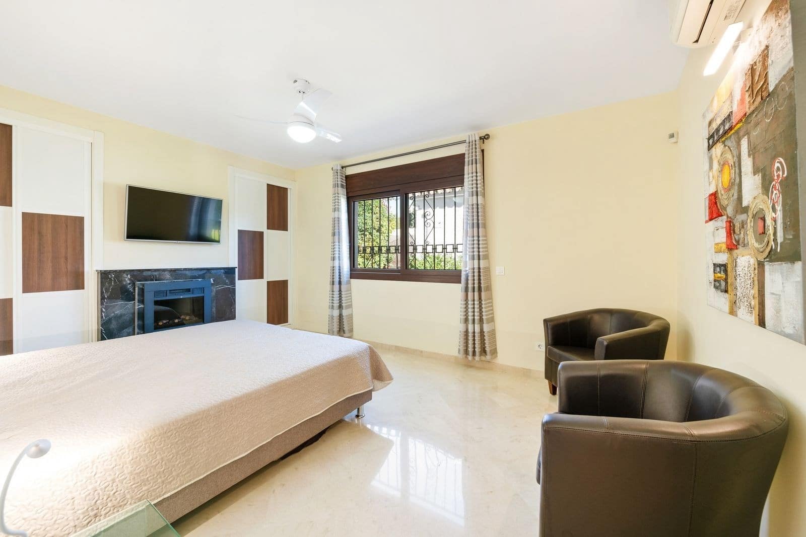 5 bedroom Villa for sale in Marbella with pool garage - € 1,399,000 (Ref: 9301964)