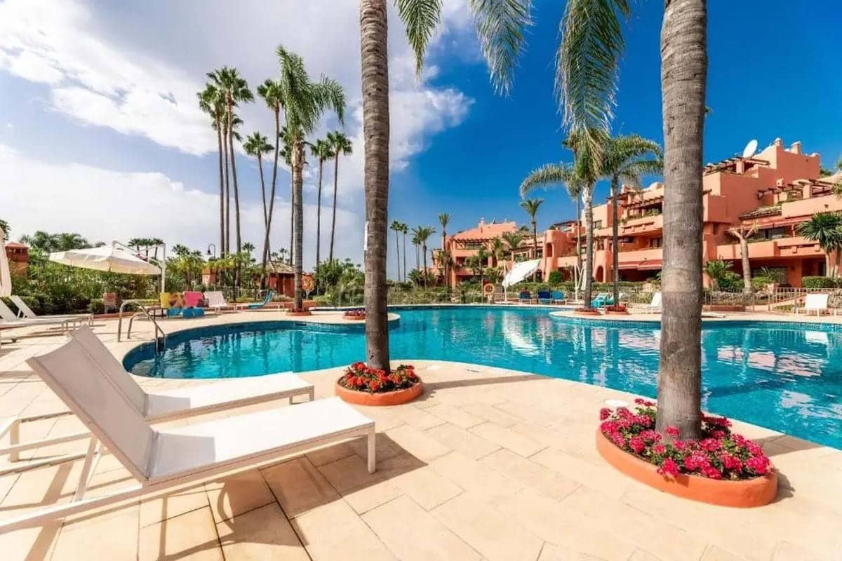 3 Zimmer Apartment zu verkaufen in Estepona mit Pool Garage - 1.550.000 € (Ref: 9301965)