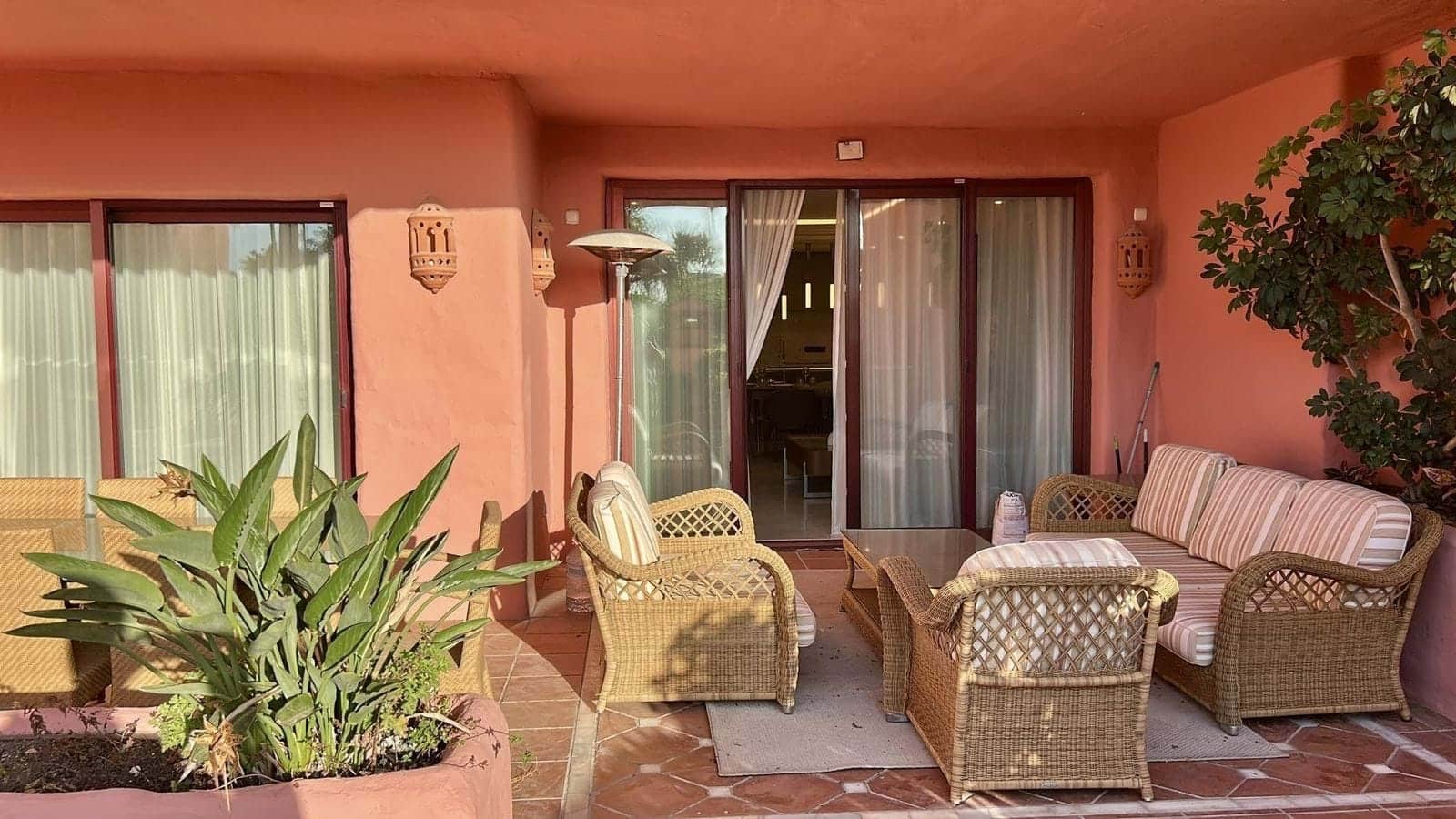 3 Zimmer Apartment zu verkaufen in Estepona mit Pool Garage - 1.550.000 € (Ref: 9301965)