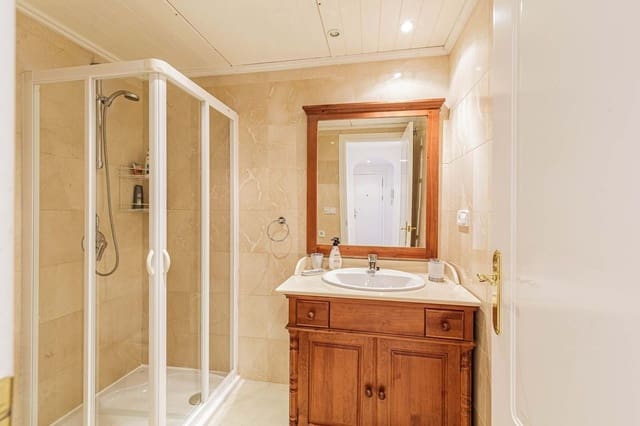 Apartamento de 2 habitaciones en Marbella en venta con piscina garaje - 420.000 € (Ref: 9319540)