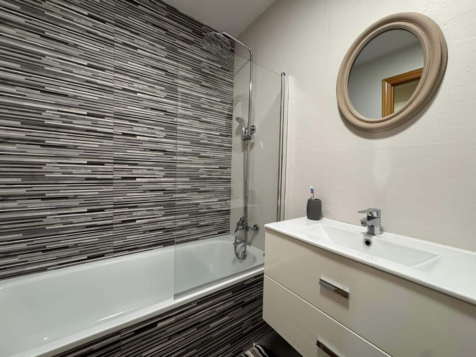 3 soveværelse Lejlighed til salg i Manilva med swimmingpool garage - € 365.000 (Ref: 9320039)