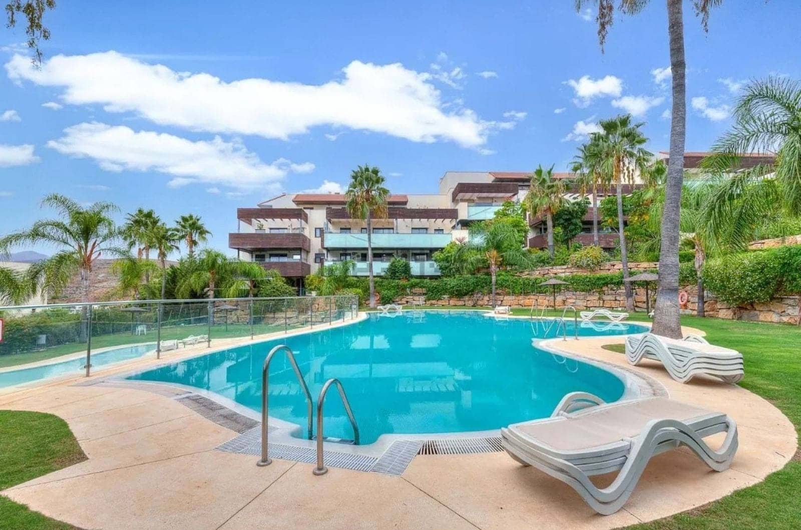 2 bedroom Apartment for sale in Marbella with pool garage - € 465,000 (Ref: 9320041)