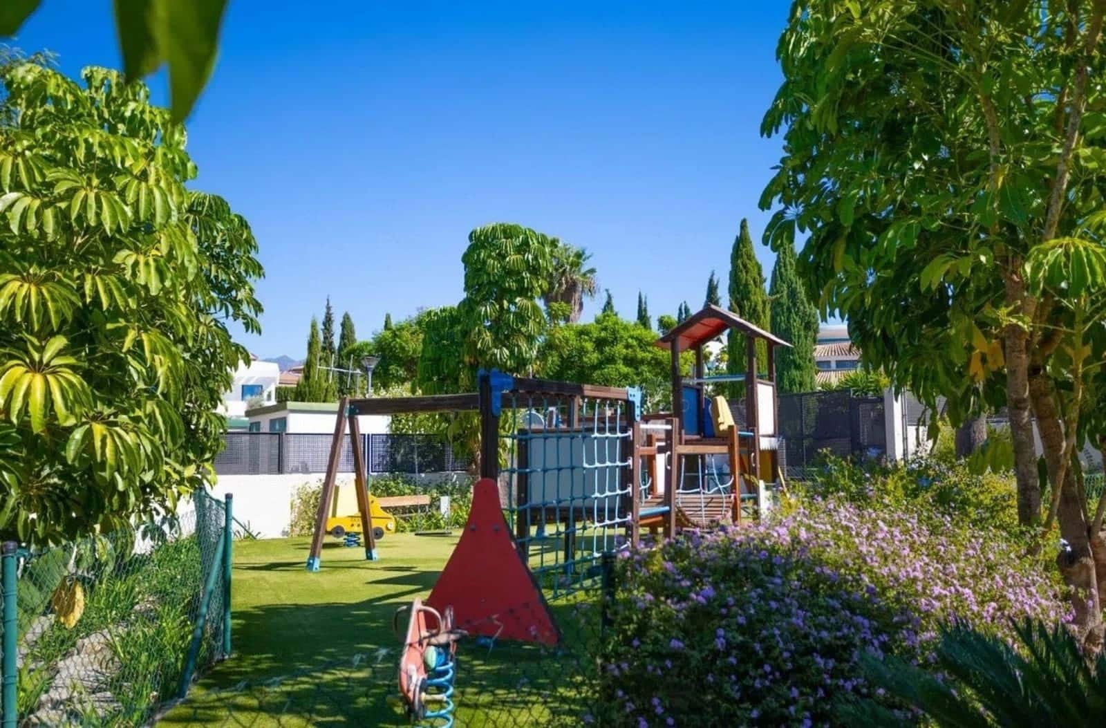 2 bedroom Apartment for sale in Marbella with pool garage - € 465,000 (Ref: 9320041)