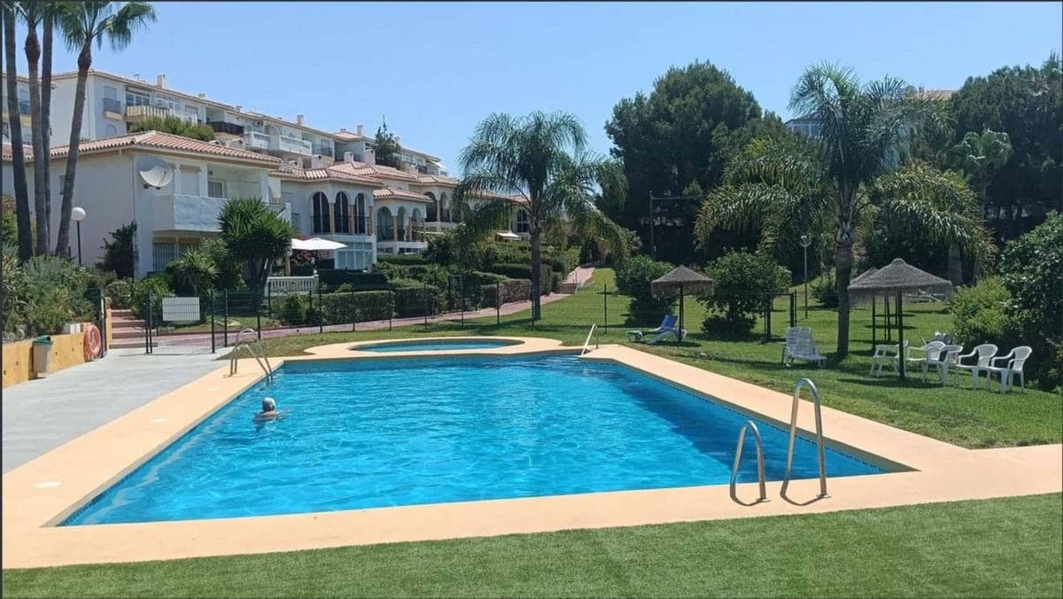 Apartamento de 2 habitaciones en Mijas en venta con piscina - 277.000 € (Ref: 9321456)