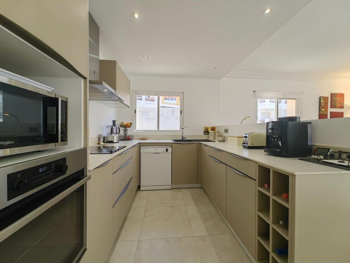 Apartamento de 3 habitaciones en Estepona en venta con piscina garaje - 498.500 € (Ref: 9322387)