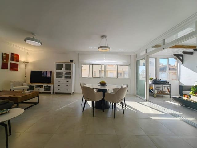 Apartamento de 3 habitaciones en Estepona en venta con piscina garaje - 498.500 € (Ref: 9322387)