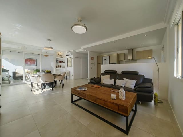 Apartamento de 3 habitaciones en Estepona en venta con piscina garaje - 498.500 € (Ref: 9322387)