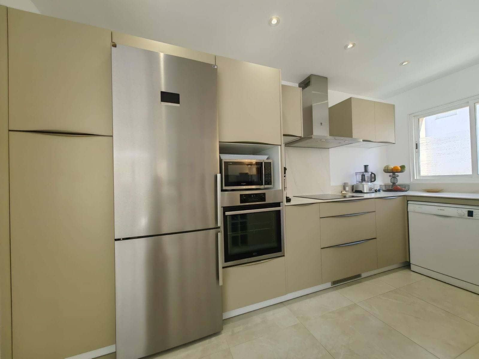 Apartamento de 3 habitaciones en Estepona en venta con piscina garaje - 498.500 € (Ref: 9322387)