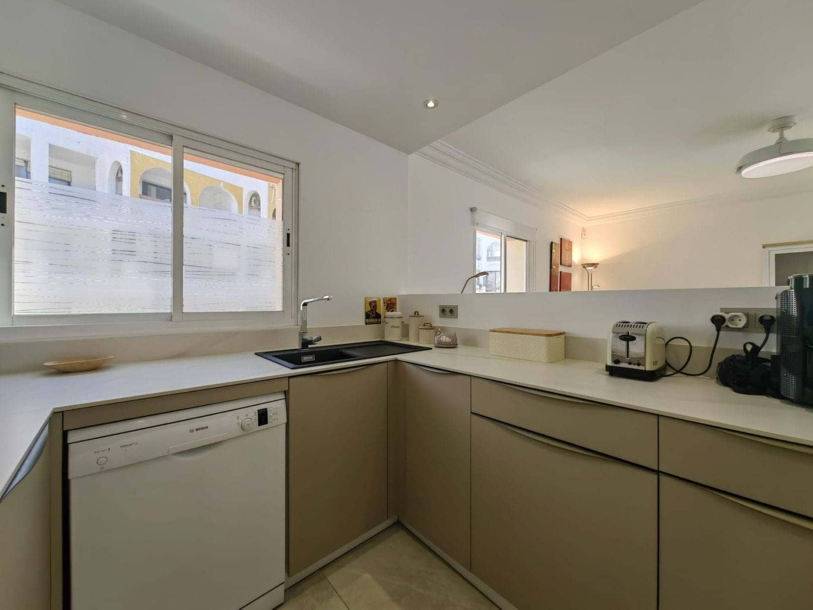 Apartamento de 3 habitaciones en Estepona en venta con piscina garaje - 498.500 € (Ref: 9322387)