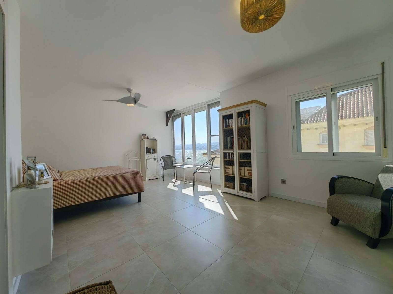 Apartamento de 3 habitaciones en Estepona en venta con piscina garaje - 498.500 € (Ref: 9322387)