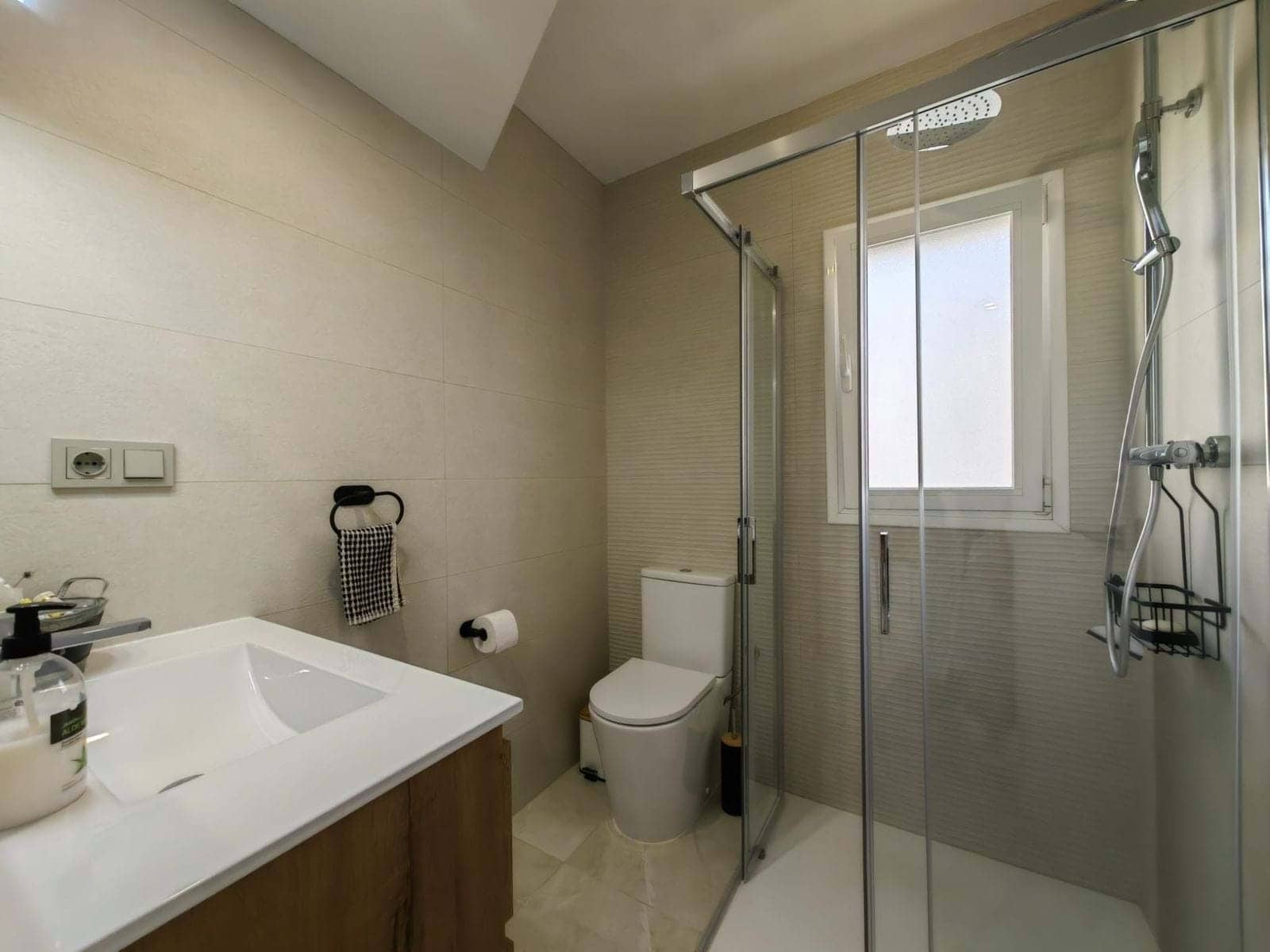 Apartamento de 3 habitaciones en Estepona en venta con piscina garaje - 498.500 € (Ref: 9322387)