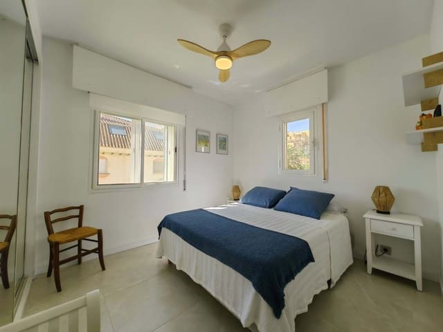 Apartamento de 3 habitaciones en Estepona en venta con piscina garaje - 498.500 € (Ref: 9322387)