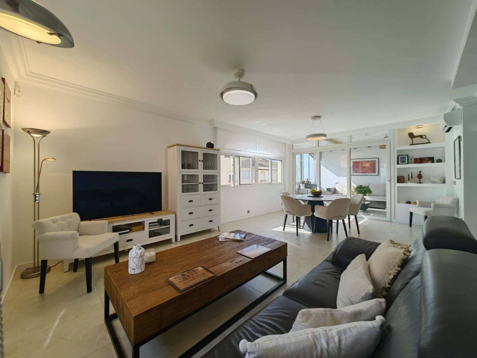 Apartamento de 3 habitaciones en Estepona en venta con piscina garaje - 498.500 € (Ref: 9322387)