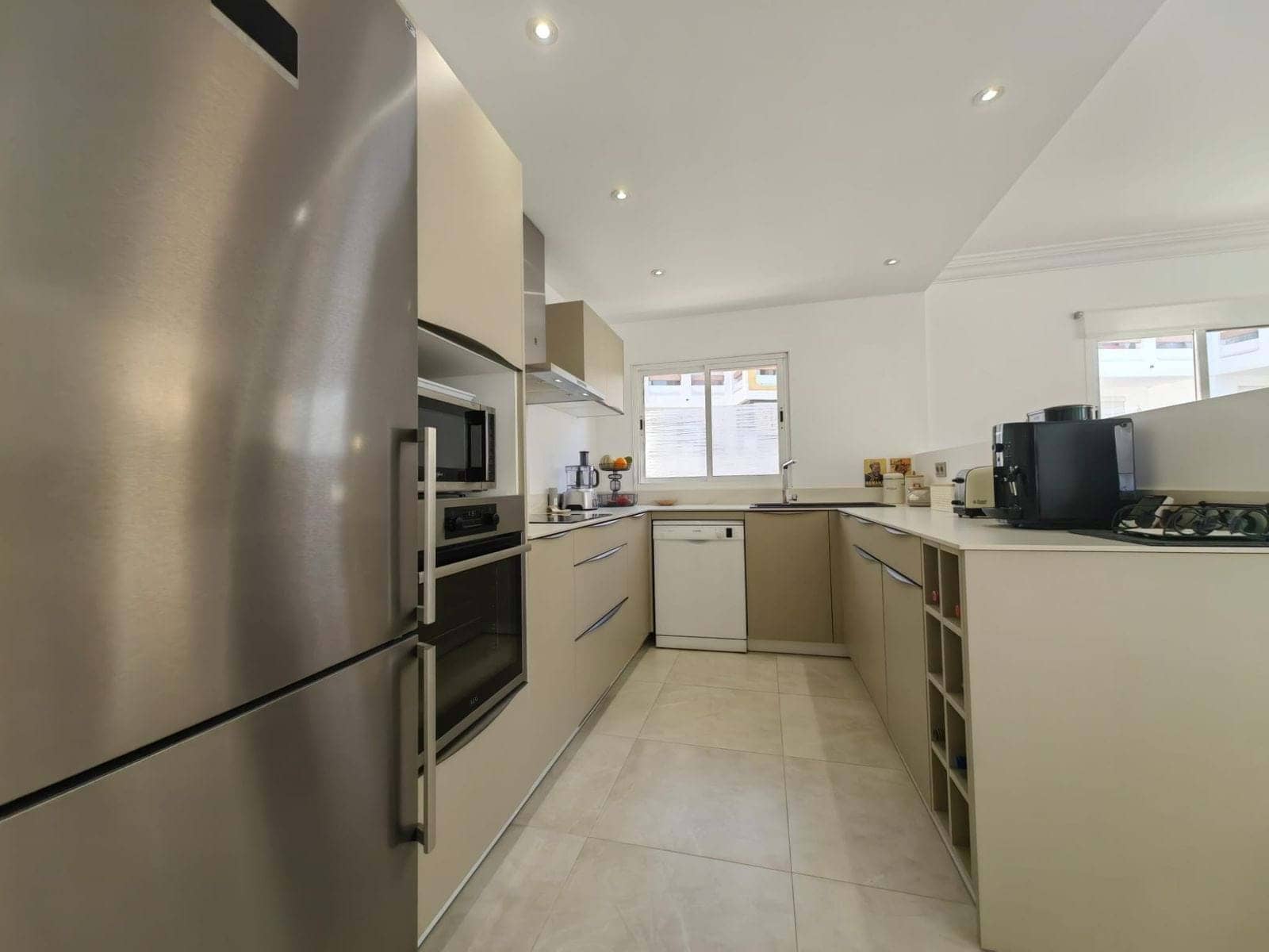 Apartamento de 3 habitaciones en Estepona en venta con piscina garaje - 498.500 € (Ref: 9322387)