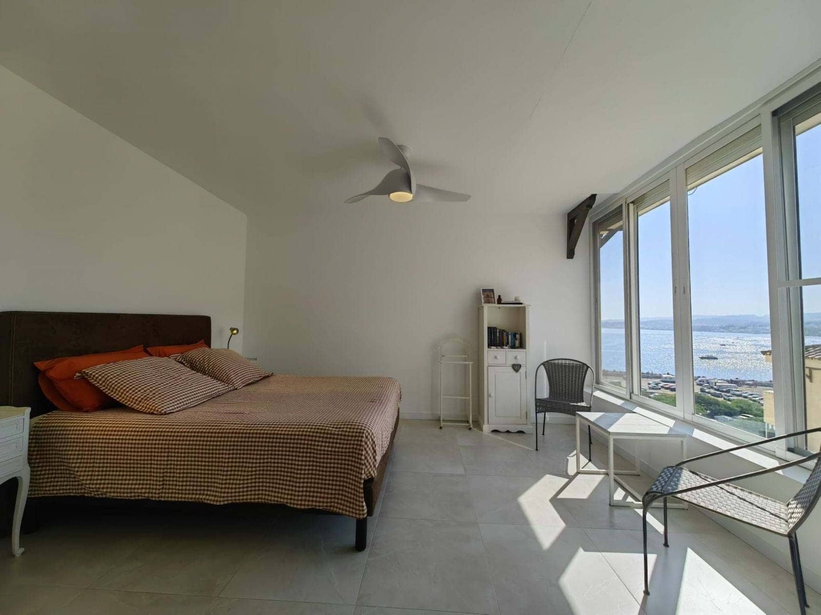 Apartamento de 3 habitaciones en Estepona en venta con piscina garaje - 498.500 € (Ref: 9322387)