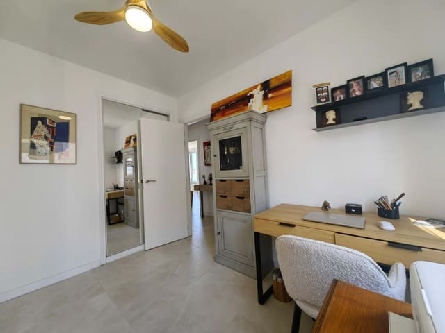 Apartamento de 3 habitaciones en Estepona en venta con piscina garaje - 498.500 € (Ref: 9322387)