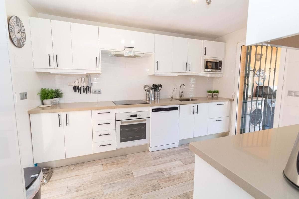 3 bedroom Villa for sale in Mijas with pool garage - € 470,000 (Ref: 9322432)