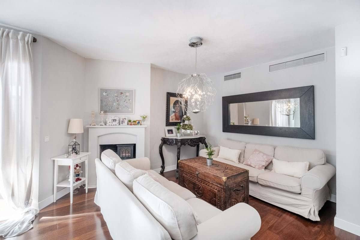 Apartamento de 2 habitaciones en Marbella en venta con piscina - 429.000 € (Ref: 9322434)