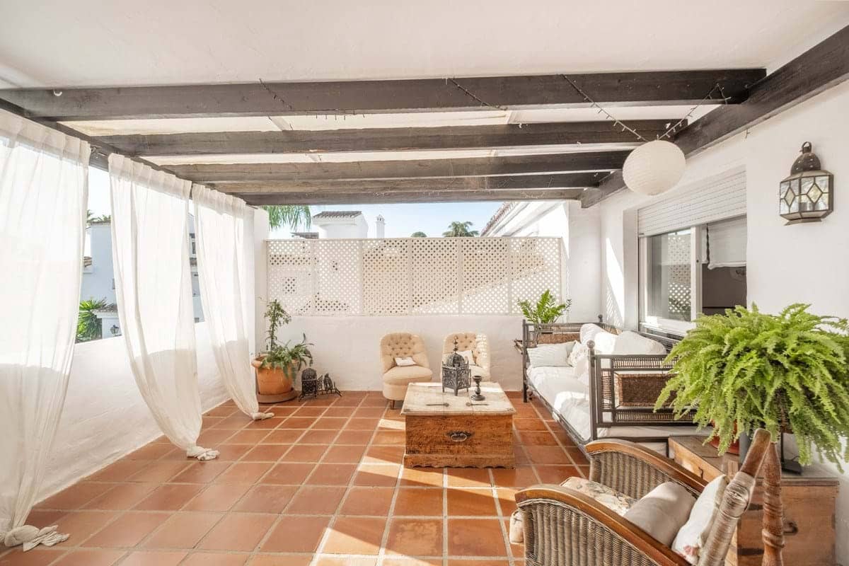 Apartamento de 2 habitaciones en Marbella en venta con piscina - 429.000 € (Ref: 9322434)