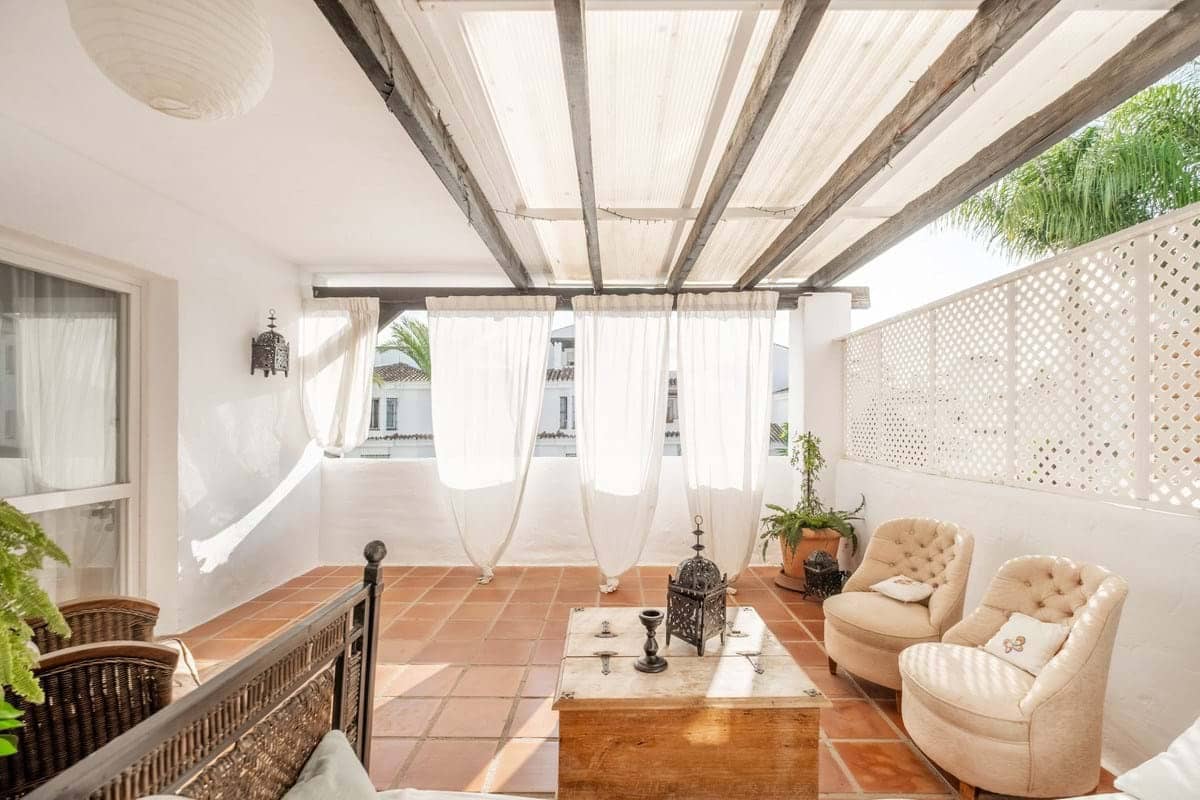 Apartamento de 2 habitaciones en Marbella en venta con piscina - 429.000 € (Ref: 9322434)