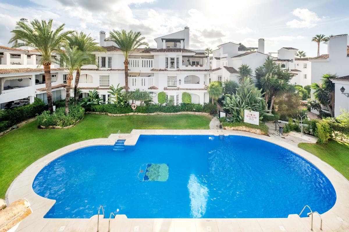 Apartamento de 2 habitaciones en Marbella en venta con piscina - 429.000 € (Ref: 9322434)