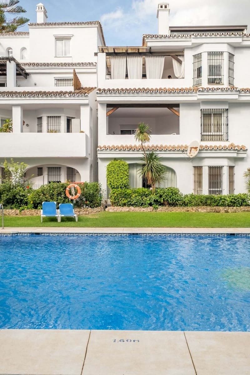 Apartamento de 2 habitaciones en Marbella en venta con piscina - 429.000 € (Ref: 9322434)