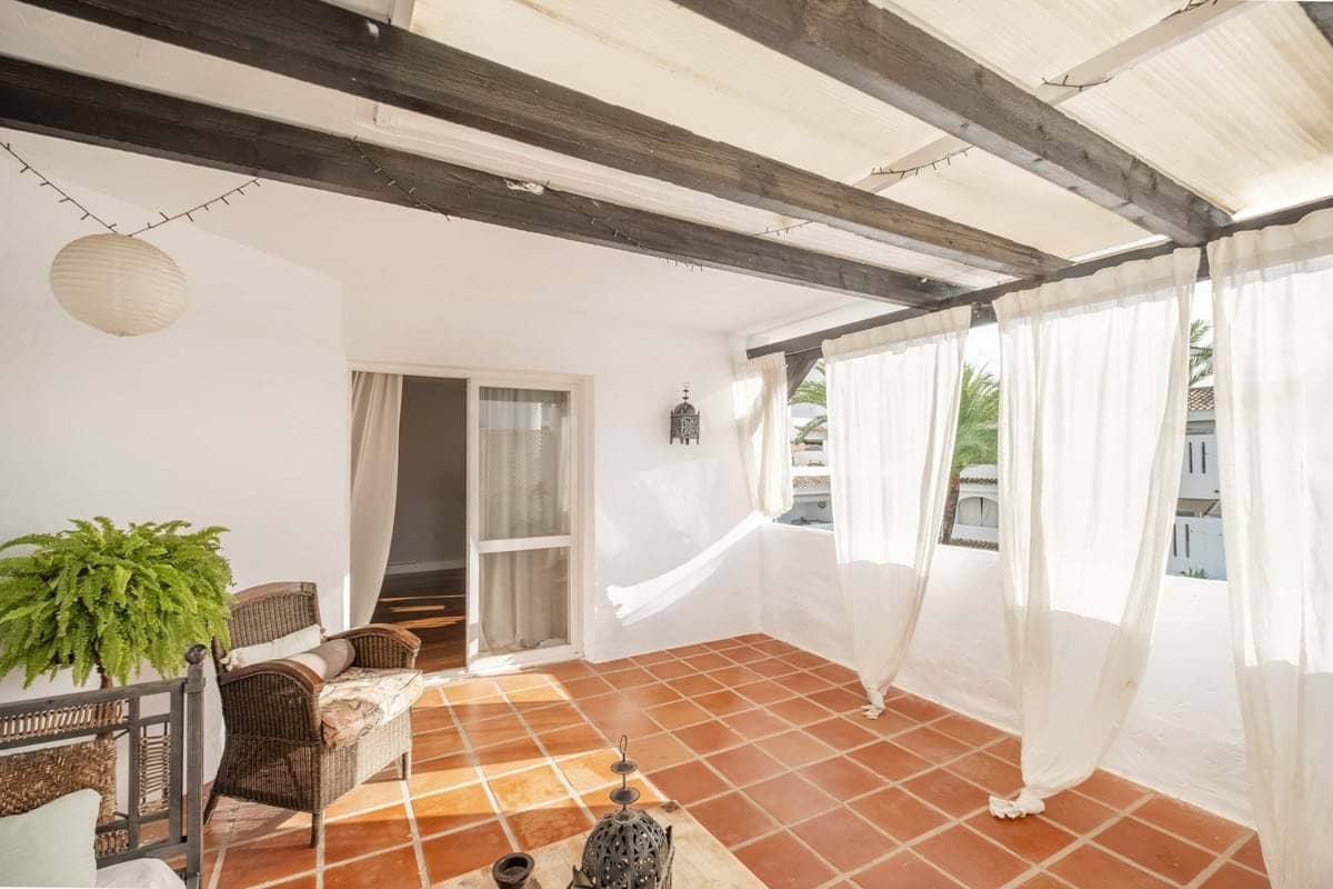 Apartamento de 2 habitaciones en Marbella en venta con piscina - 429.000 € (Ref: 9322434)