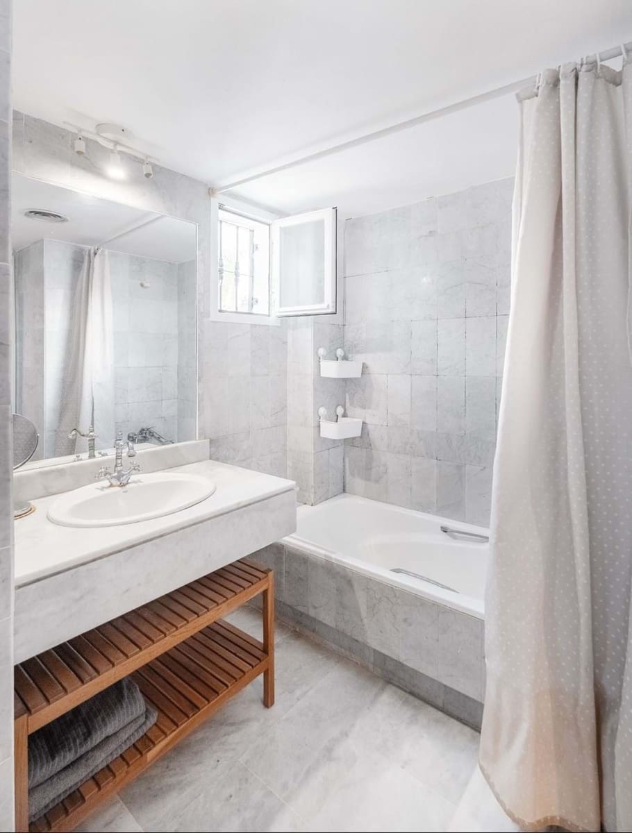 Apartamento de 2 habitaciones en Marbella en venta con piscina - 429.000 € (Ref: 9322434)