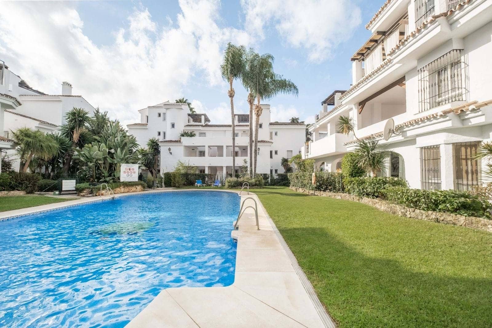 Apartamento de 2 habitaciones en Marbella en venta con piscina - 429.000 € (Ref: 9322434)