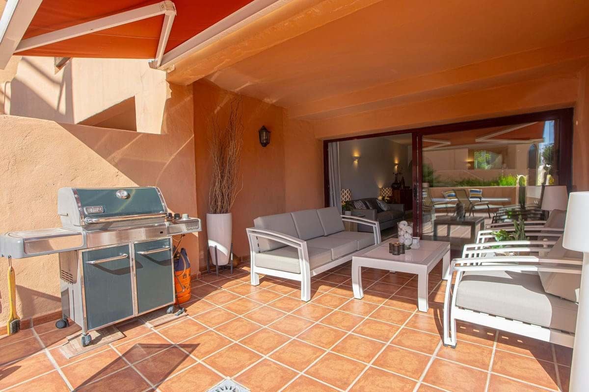 2 bedroom Apartment for sale in Marbella with pool garage - € 415,000 (Ref: 9322437)