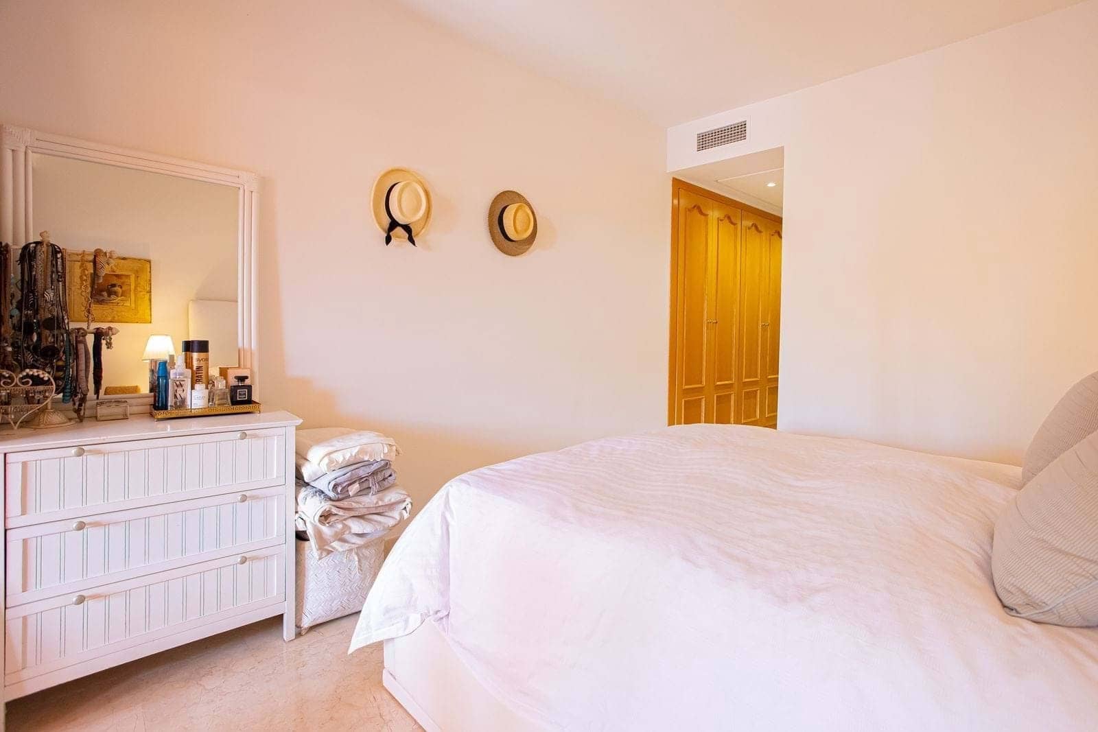 2 bedroom Apartment for sale in Marbella with pool garage - € 415,000 (Ref: 9322437)