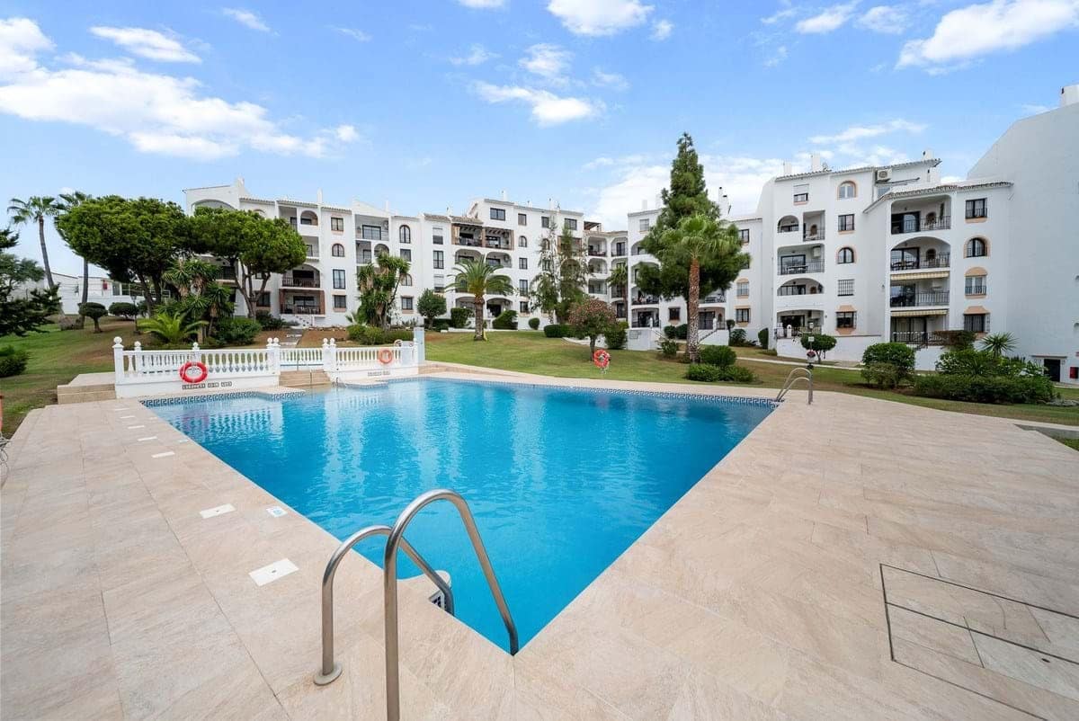 Apartamento de 2 habitaciones en Mijas en venta con piscina garaje - 329.000 € (Ref: 9325461)