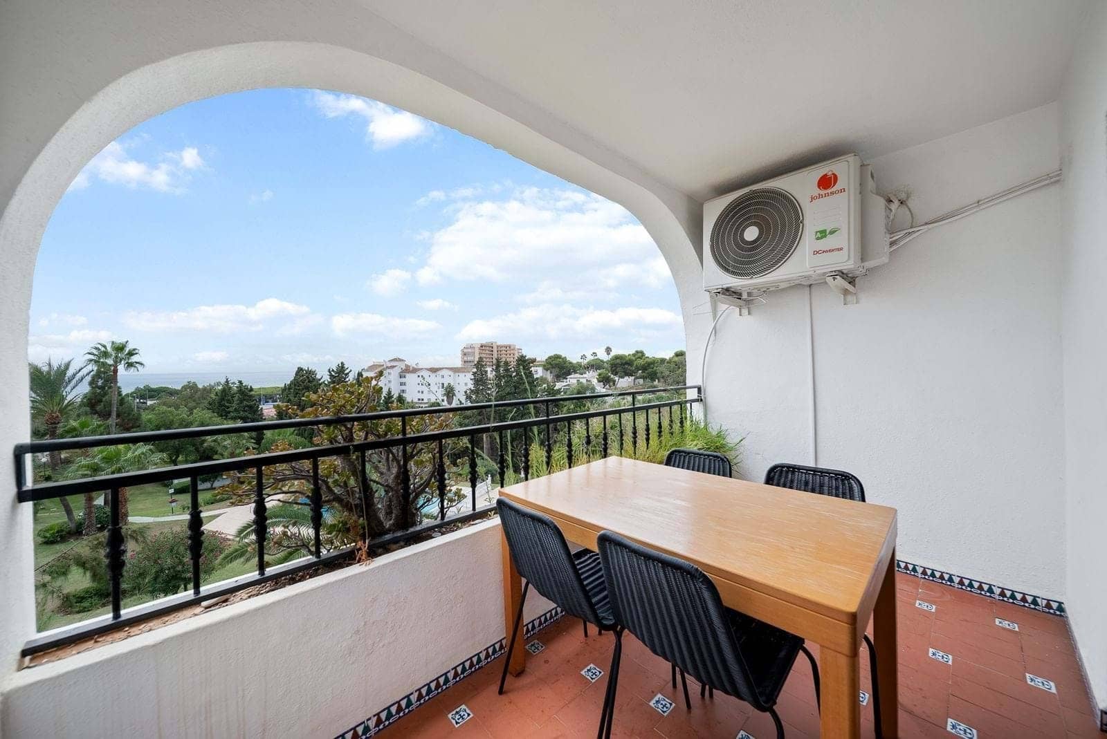 Apartamento de 2 habitaciones en Mijas en venta con piscina garaje - 329.000 € (Ref: 9325461)