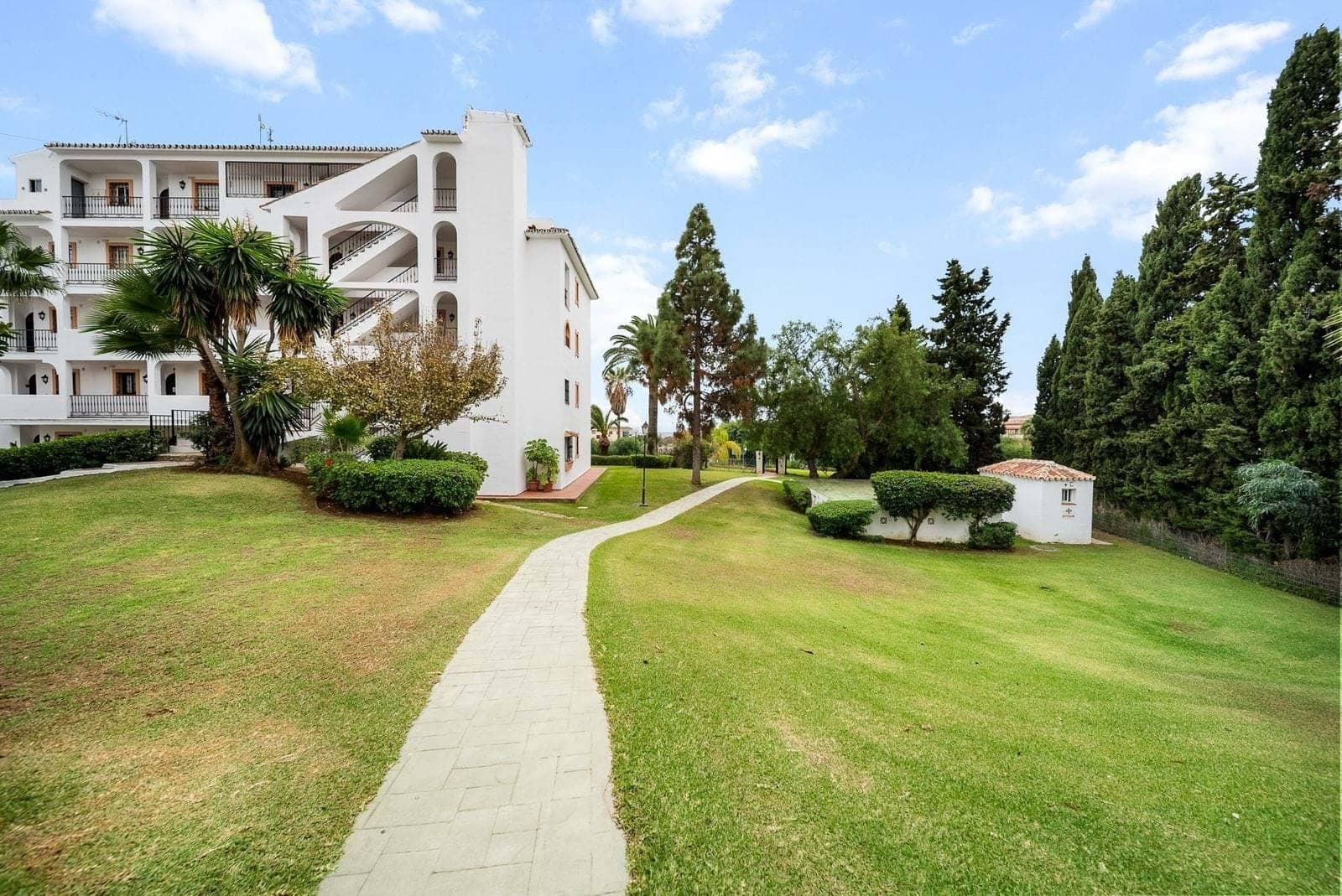 Apartamento de 2 habitaciones en Mijas en venta con piscina garaje - 329.000 € (Ref: 9325461)