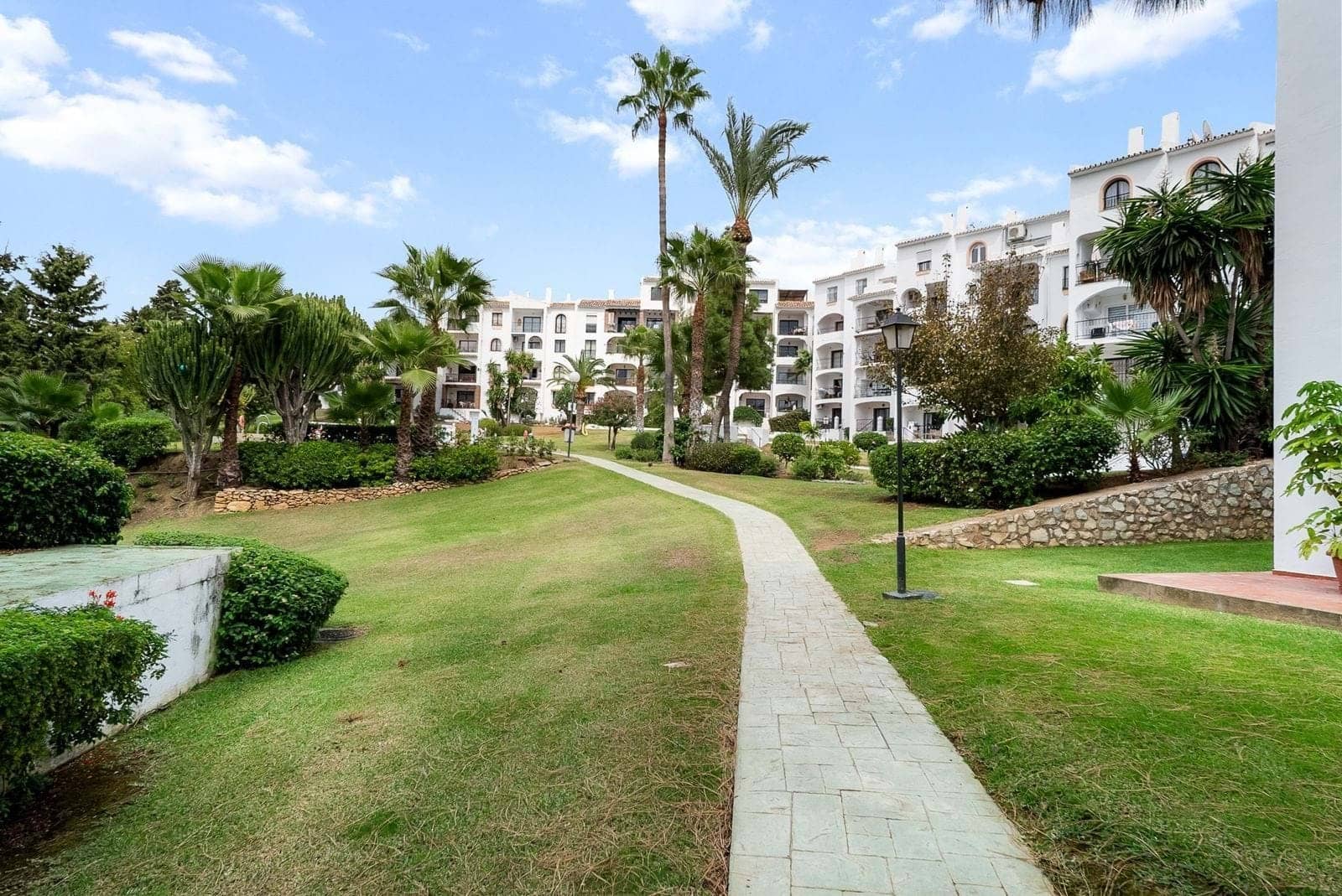 Apartamento de 2 habitaciones en Mijas en venta con piscina garaje - 329.000 € (Ref: 9325461)