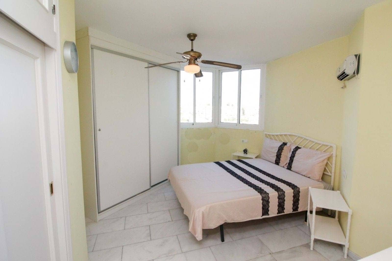 Apartamento de 2 habitaciones en Mijas en venta con piscina garaje - 255.000 € (Ref: 9325631)
