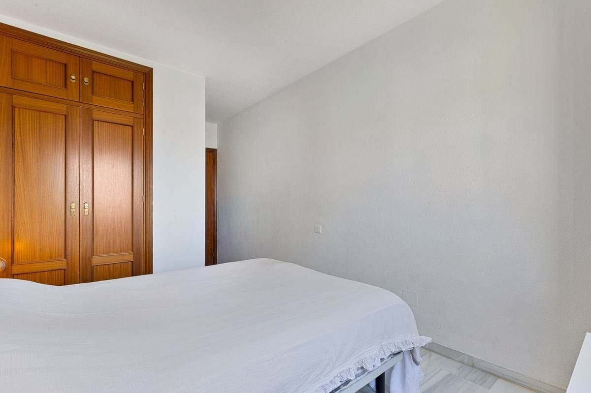 2 bedroom Apartment for sale in Fuengirola with pool garage - € 269,000 (Ref: 9337503)